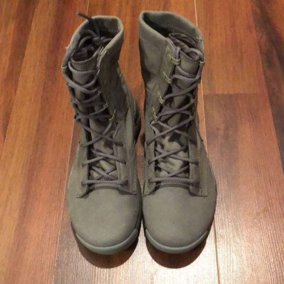 NIKE SPECIAL FIELD BOOTS, Sage Green, Size 4
